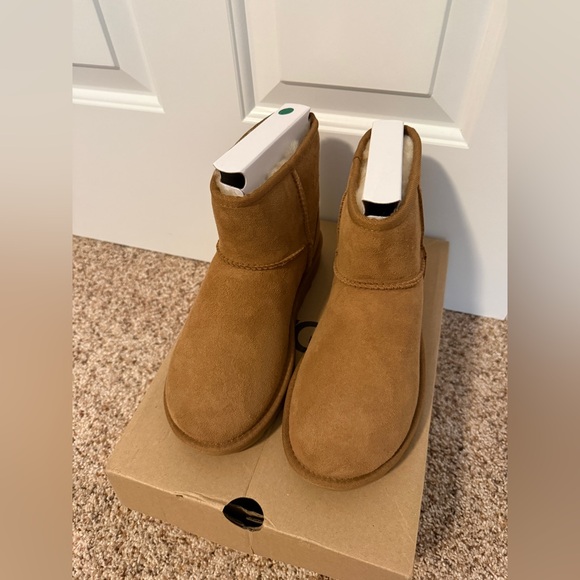 UGG Women’s Classic Mini II - Picture 2 of 9